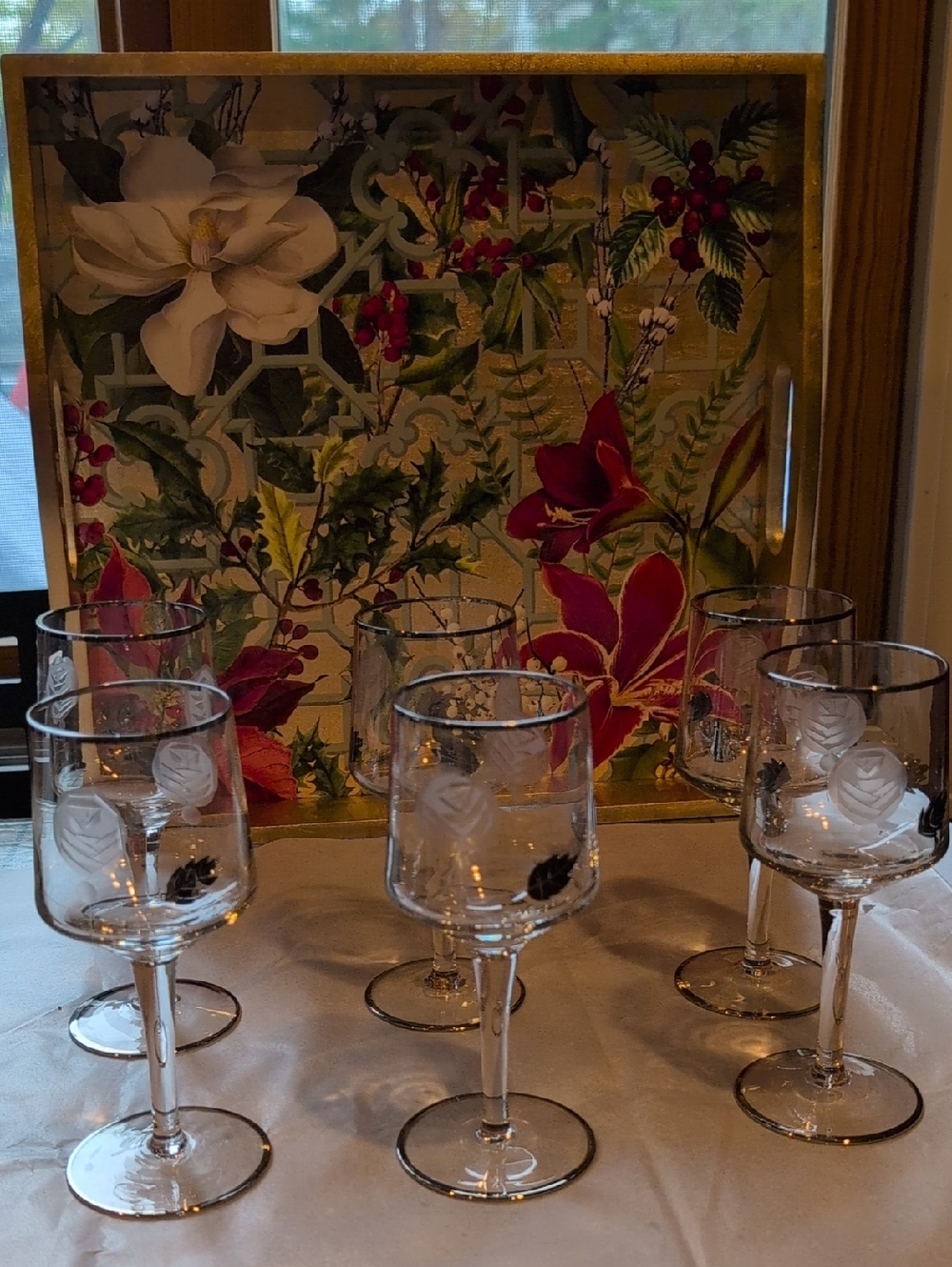 Vintage Set of 6 vintage Etched Wine Glasses - Picture 2 of 5